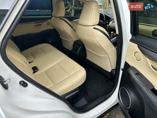 Лексус НХ 2016 у Києві на Automoto.ua Білий Лексус НХ, об'ємом двигуна 2.49 л та пробігом 108 тис. км за 26000 $, фото 29 на Automoto.ua
