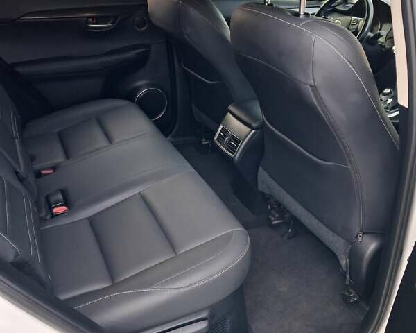 Білий Лексус НХ, об'ємом двигуна 2 л та пробігом 82 тис. км за 27300 $, фото 6 на Automoto.ua