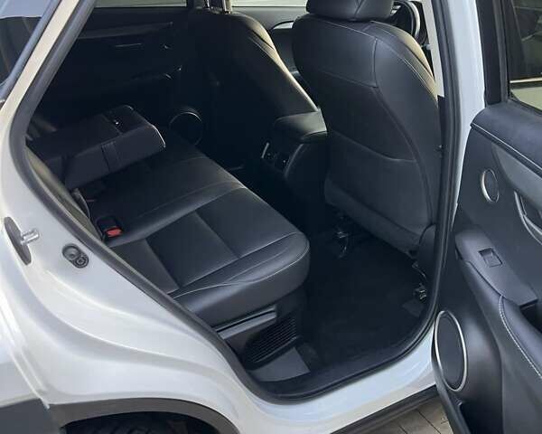 Белый Лексус НХ, объемом двигателя 2 л и пробегом 128 тыс. км за 23000 $, фото 26 на Automoto.ua
