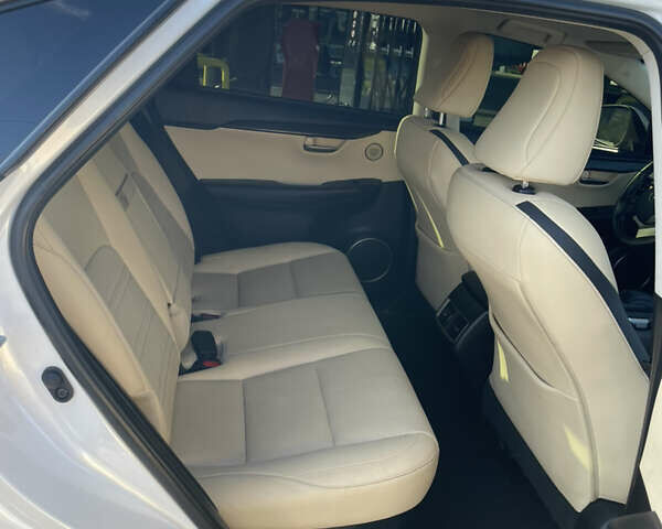 Білий Лексус НХ, об'ємом двигуна 2 л та пробігом 160 тис. км за 24999 $, фото 12 на Automoto.ua