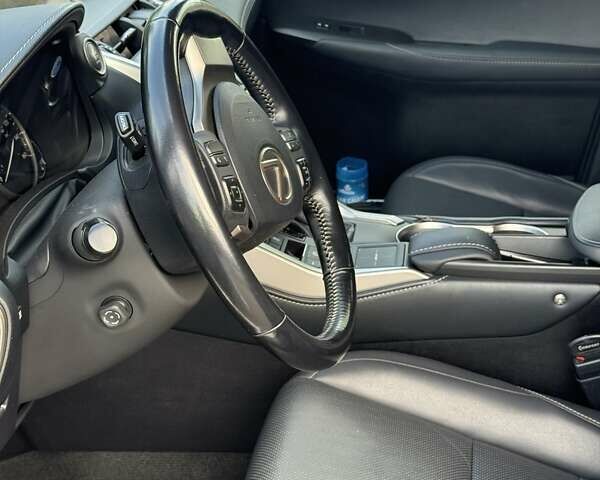 Білий Лексус НХ, об'ємом двигуна 2 л та пробігом 90 тис. км за 29000 $, фото 3 на Automoto.ua