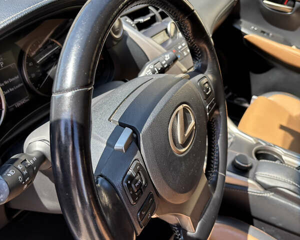 Білий Лексус НХ, об'ємом двигуна 2 л та пробігом 107 тис. км за 24800 $, фото 6 на Automoto.ua
