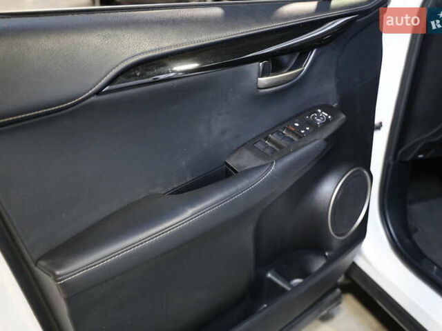 Білий Лексус НХ, об'ємом двигуна 2.49 л та пробігом 213 тис. км за 27900 $, фото 11 на Automoto.ua