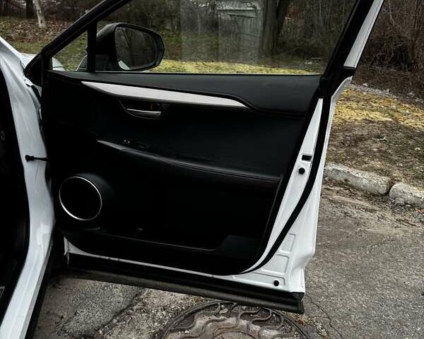 Білий Лексус НХ, об'ємом двигуна 2.49 л та пробігом 105 тис. км за 29999 $, фото 12 на Automoto.ua