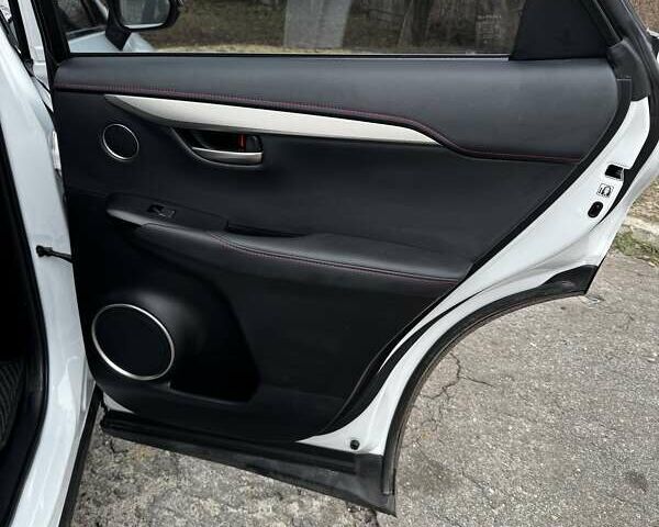 Білий Лексус НХ, об'ємом двигуна 2.49 л та пробігом 105 тис. км за 29999 $, фото 11 на Automoto.ua