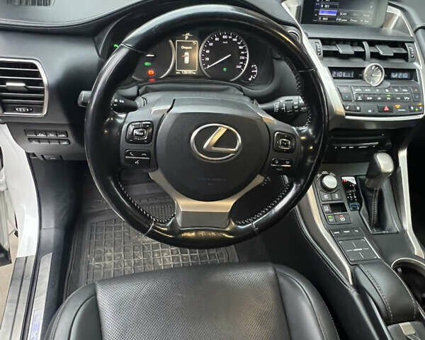 Белый Лексус НХ, объемом двигателя 2.49 л и пробегом 135 тыс. км за 29700 $, фото 11 на Automoto.ua