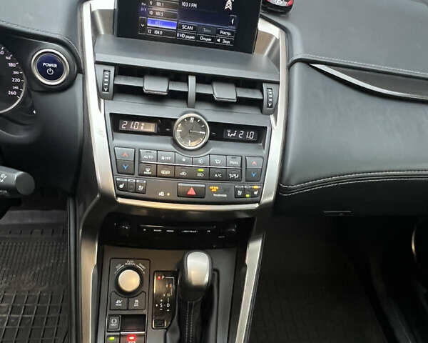 Белый Лексус НХ, объемом двигателя 2.49 л и пробегом 135 тыс. км за 29700 $, фото 13 на Automoto.ua