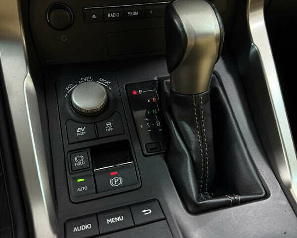 Білий Лексус НХ, об'ємом двигуна 2.49 л та пробігом 129 тис. км за 21900 $, фото 25 на Automoto.ua