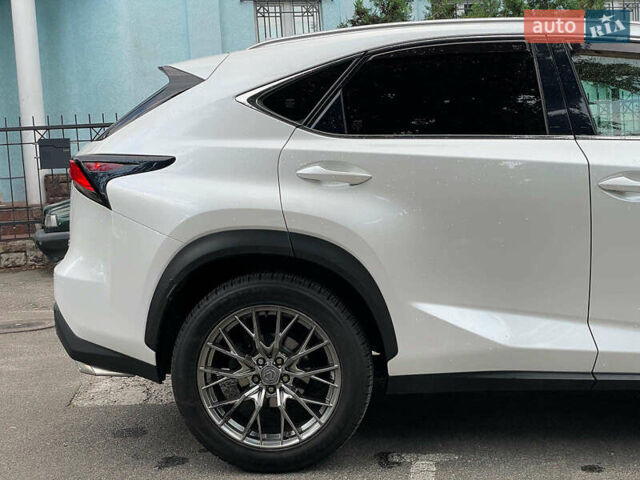 Белый Лексус НХ, объемом двигателя 2 л и пробегом 144 тыс. км за 20990 $, фото 7 на Automoto.ua