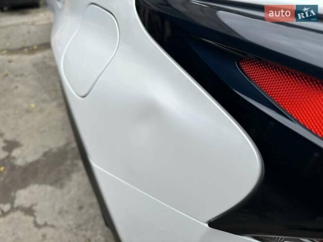 Лексус НХ 2016 у Києві на Automoto.ua Білий Лексус НХ, об'ємом двигуна 2.49 л та пробігом 108 тис. км за 26000 $, фото 12 на Automoto.ua