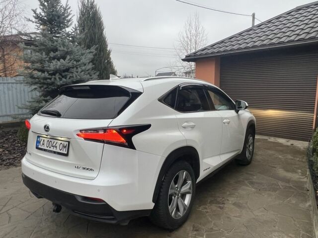 Белый Лексус НХ, объемом двигателя 2.5 л и пробегом 135 тыс. км за 29700 $, фото 3 на Automoto.ua