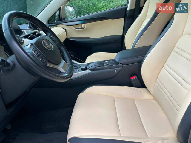 Белый Лексус НХ, объемом двигателя 2 л и пробегом 144 тыс. км за 20990 $, фото 23 на Automoto.ua