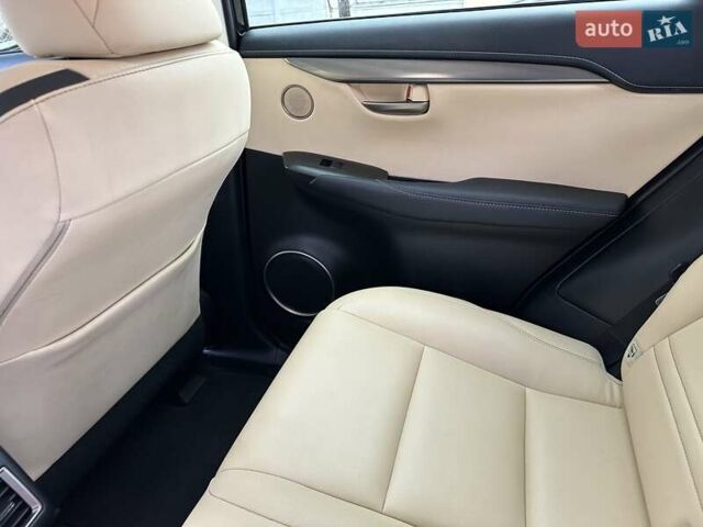 Лексус НХ 2016 у Києві на Automoto.ua Білий Лексус НХ, об'ємом двигуна 2.49 л та пробігом 108 тис. км за 26000 $, фото 21 на Automoto.ua