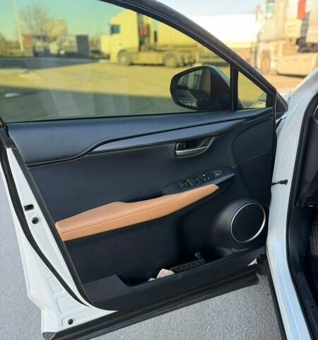 Белый Лексус НХ, объемом двигателя 2 л и пробегом 195 тыс. км за 18799 $, фото 11 на Automoto.ua