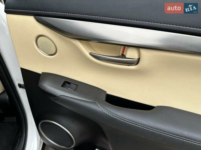 Лексус НХ 2016 у Києві на Automoto.ua Білий Лексус НХ, об'ємом двигуна 2.49 л та пробігом 108 тис. км за 26000 $, фото 30 на Automoto.ua