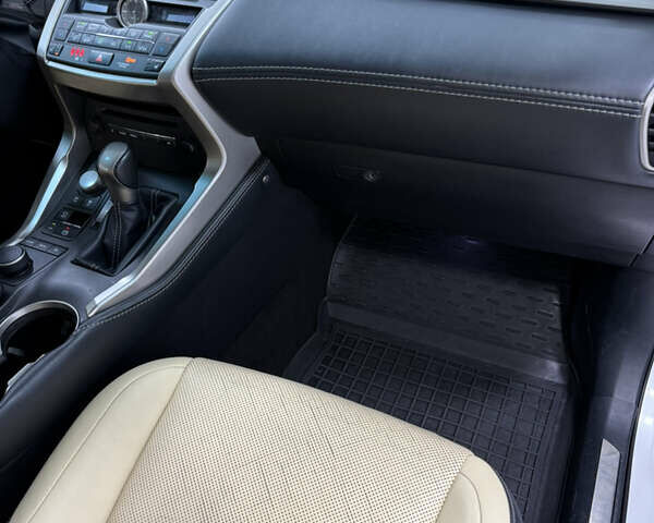 Білий Лексус НХ, об'ємом двигуна 2.49 л та пробігом 129 тис. км за 21900 $, фото 21 на Automoto.ua