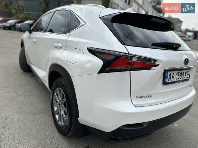 Лексус НХ 2016 у Києві на Automoto.ua Білий Лексус НХ, об'ємом двигуна 2.49 л та пробігом 108 тис. км за 26000 $, фото 11 на Automoto.ua