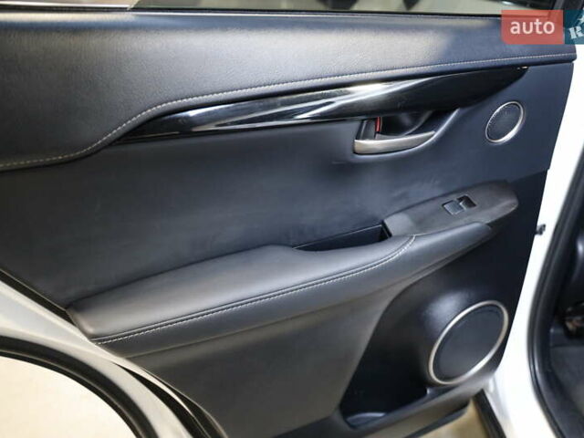 Білий Лексус НХ, об'ємом двигуна 2.49 л та пробігом 213 тис. км за 27900 $, фото 24 на Automoto.ua