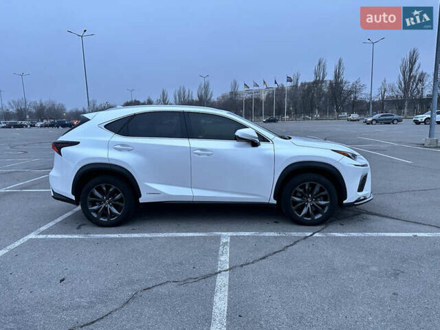 Білий Лексус НХ, об'ємом двигуна 2.49 л та пробігом 128 тис. км за 32000 $, фото 1 на Automoto.ua