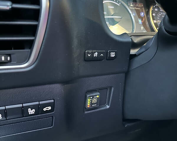 Білий Лексус НХ, об'ємом двигуна 2.49 л та пробігом 128 тис. км за 32000 $, фото 9 на Automoto.ua