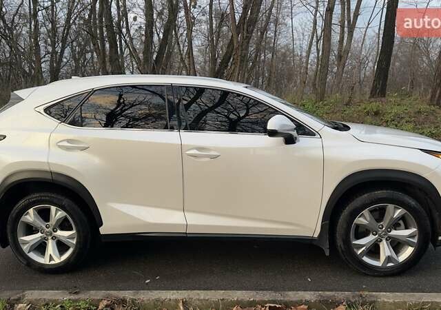 Білий Лексус НХ, об'ємом двигуна 2 л та пробігом 59 тис. км за 25000 $, фото 3 на Automoto.ua