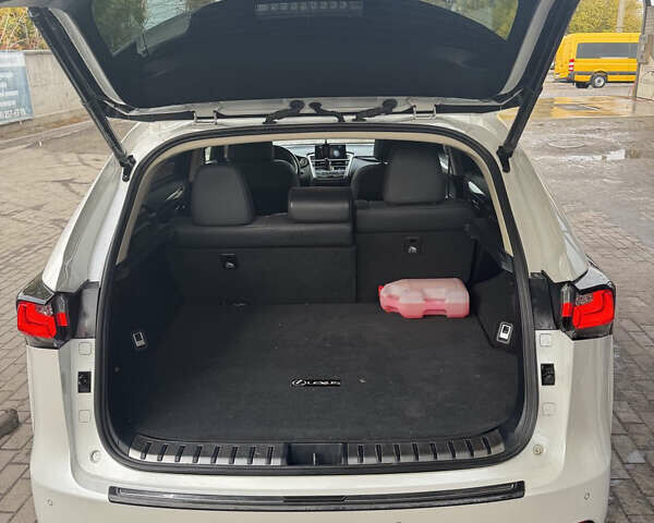 Білий Лексус НХ, об'ємом двигуна 2 л та пробігом 119 тис. км за 22800 $, фото 9 на Automoto.ua
