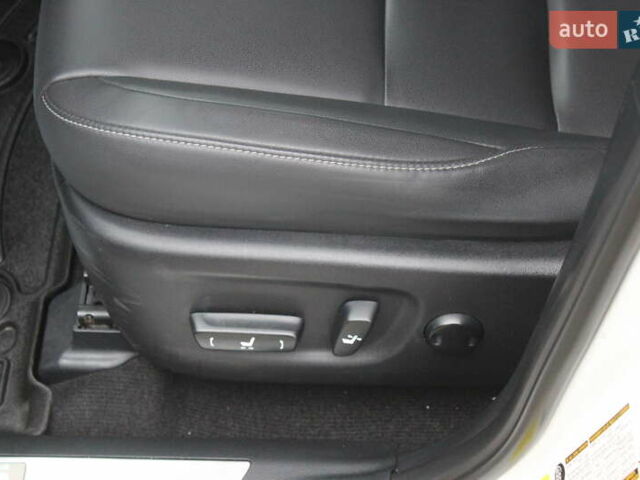 Белый Лексус НХ, объемом двигателя 2 л и пробегом 58 тыс. км за 25999 $, фото 23 на Automoto.ua