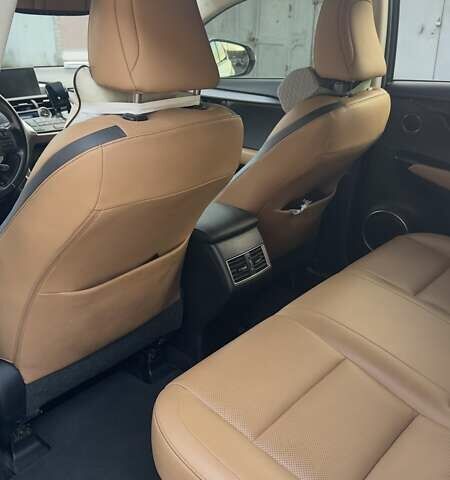 Білий Лексус НХ, об'ємом двигуна 2 л та пробігом 59 тис. км за 25000 $, фото 14 на Automoto.ua