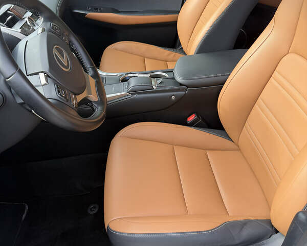 Белый Лексус НХ, объемом двигателя 2 л и пробегом 98 тыс. км за 27500 $, фото 3 на Automoto.ua