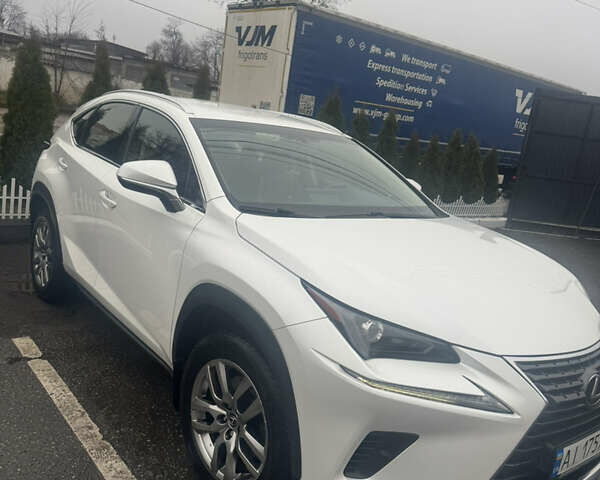 Белый Лексус НХ, объемом двигателя 1.99 л и пробегом 225 тыс. км за 27000 $, фото 3 на Automoto.ua