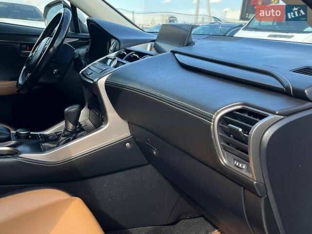Белый Лексус НХ, объемом двигателя 2 л и пробегом 152 тыс. км за 22790 $, фото 23 на Automoto.ua