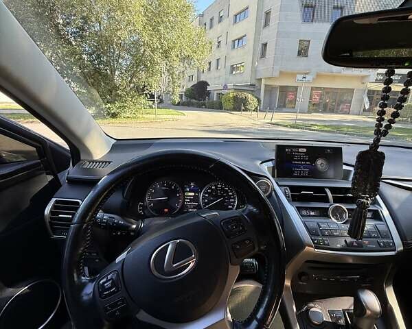 Белый Лексус НХ, объемом двигателя 2 л и пробегом 111 тыс. км за 24999 $, фото 4 на Automoto.ua