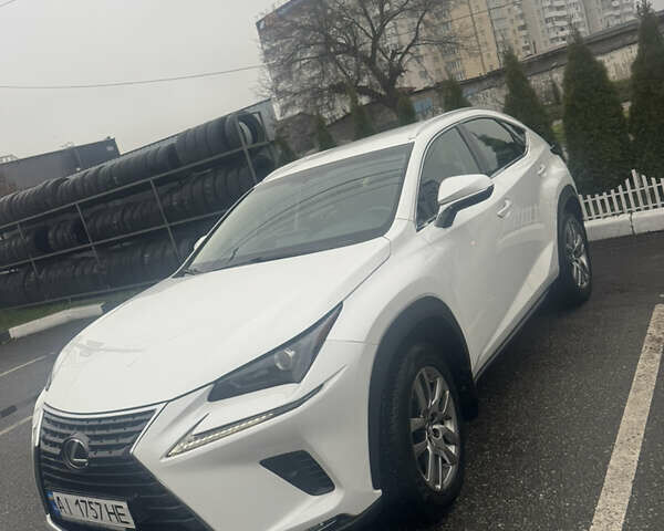 Белый Лексус НХ, объемом двигателя 1.99 л и пробегом 225 тыс. км за 27000 $, фото 2 на Automoto.ua