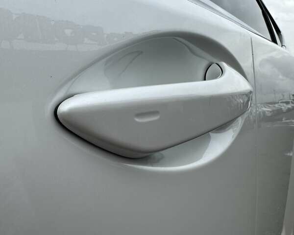 Білий Лексус НХ, об'ємом двигуна 2 л та пробігом 126 тис. км за 24500 $, фото 7 на Automoto.ua