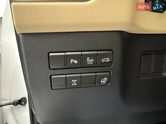 Белый Лексус НХ, объемом двигателя 2 л и пробегом 56 тыс. км за 22500 $, фото 17 на Automoto.ua