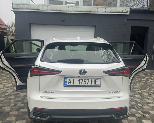 Белый Лексус НХ, объемом двигателя 1.99 л и пробегом 225 тыс. км за 27000 $, фото 1 на Automoto.ua