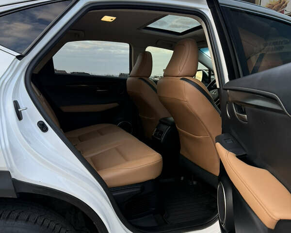 Білий Лексус НХ, об'ємом двигуна 2 л та пробігом 90 тис. км за 25500 $, фото 9 на Automoto.ua