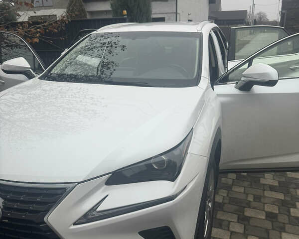 Белый Лексус НХ, объемом двигателя 1.99 л и пробегом 225 тыс. км за 27000 $, фото 4 на Automoto.ua