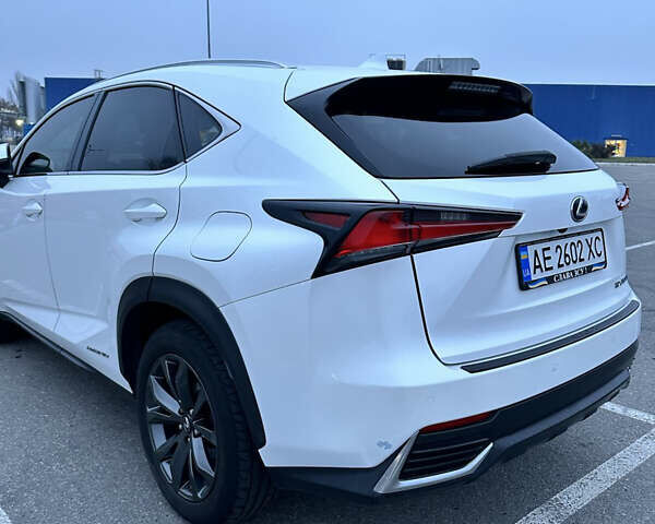 Білий Лексус НХ, об'ємом двигуна 2.49 л та пробігом 128 тис. км за 32000 $, фото 3 на Automoto.ua