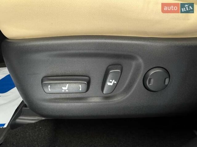 Белый Лексус НХ, объемом двигателя 2 л и пробегом 56 тыс. км за 22500 $, фото 16 на Automoto.ua