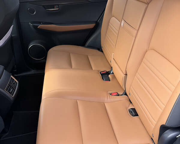 Белый Лексус НХ, объемом двигателя 2 л и пробегом 98 тыс. км за 27500 $, фото 7 на Automoto.ua