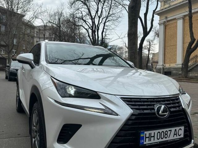 Білий Лексус НХ, об'ємом двигуна 2 л та пробігом 57 тис. км за 34999 $, фото 2 на Automoto.ua