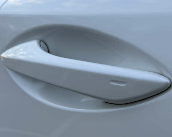 Білий Лексус НХ, об'ємом двигуна 2 л та пробігом 90 тис. км за 25500 $, фото 15 на Automoto.ua