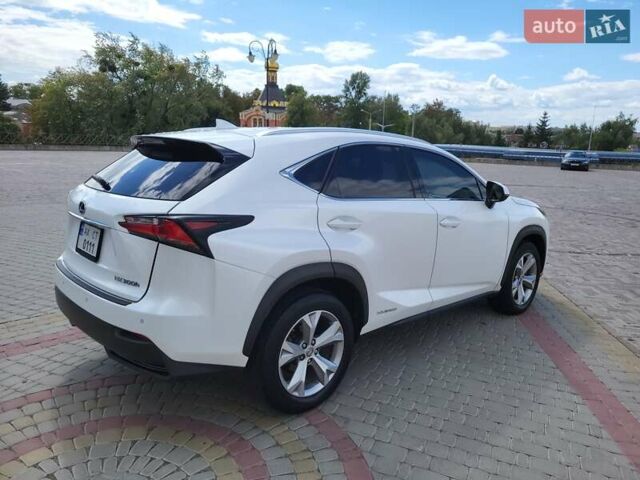 Белый Лексус НХ, объемом двигателя 2.49 л и пробегом 71 тыс. км за 30500 $, фото 3 на Automoto.ua