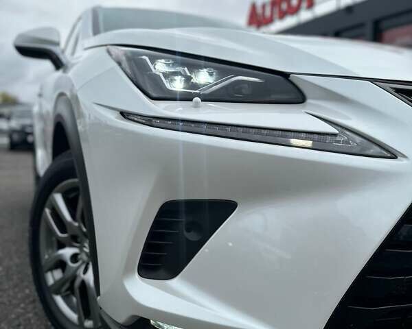 Білий Лексус НХ, об'ємом двигуна 2 л та пробігом 126 тис. км за 21500 $, фото 2 на Automoto.ua