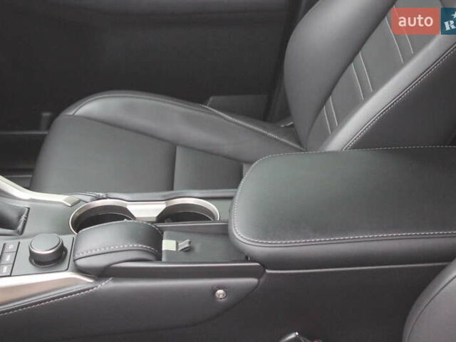 Белый Лексус НХ, объемом двигателя 2 л и пробегом 58 тыс. км за 25999 $, фото 25 на Automoto.ua