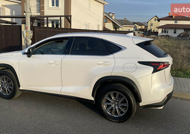 Белый Лексус НХ, объемом двигателя 1.99 л и пробегом 115 тыс. км за 23500 $, фото 4 на Automoto.ua