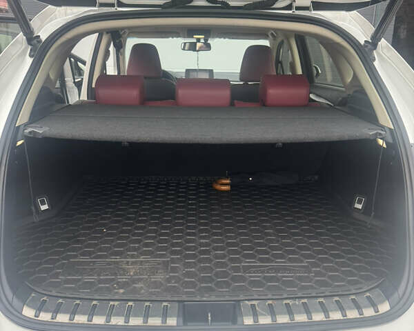 Белый Лексус НХ, объемом двигателя 1.99 л и пробегом 225 тыс. км за 27000 $, фото 7 на Automoto.ua