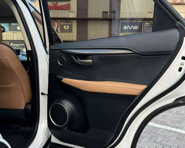 Білий Лексус НХ, об'ємом двигуна 2 л та пробігом 90 тис. км за 25500 $, фото 8 на Automoto.ua