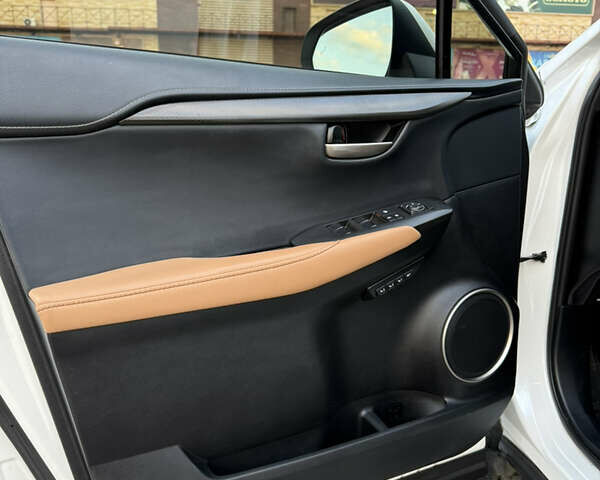 Білий Лексус НХ, об'ємом двигуна 2 л та пробігом 90 тис. км за 25500 $, фото 13 на Automoto.ua